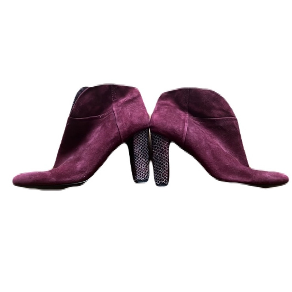 Suede burgundy nine West ankle boots, size 7 1/2